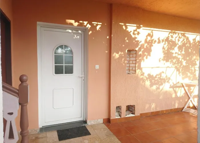 Apartments Sandra * Lopar